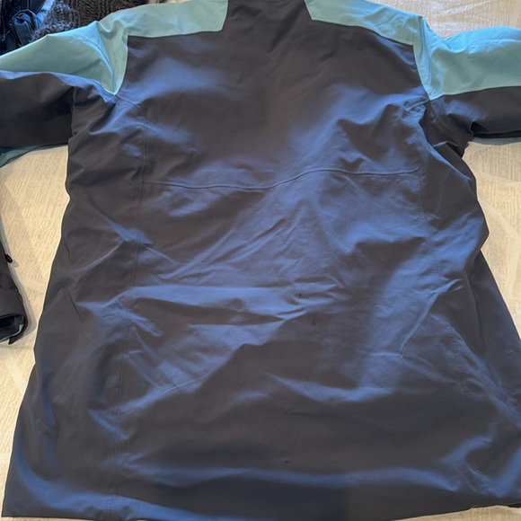 Men spyder ski jacket. Like new. Worn a few times. INSULATED ANORAK - Picture 13 of 13